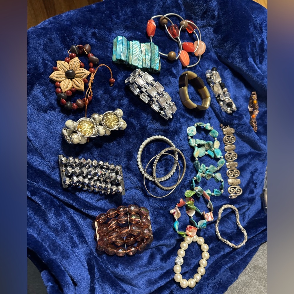 Vintage‎ Costume Bracelets